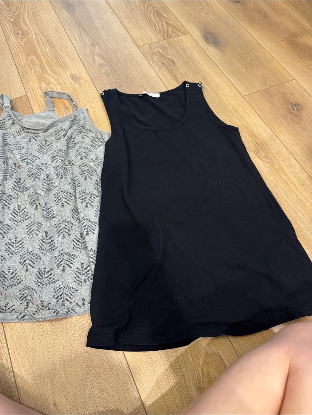 4 nursing tops size small - Picture 8 of 9